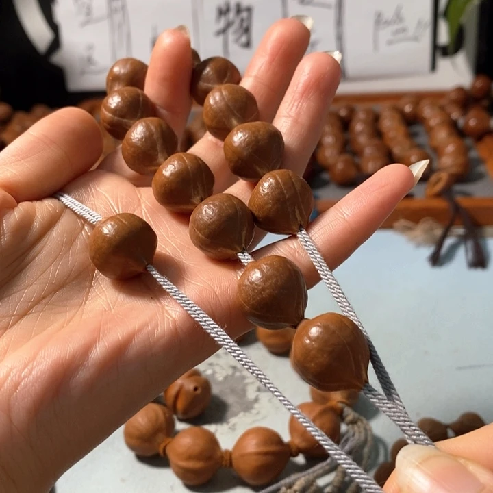 橄榄核手串9161精品蒜头铁核鸡血红12+1颗