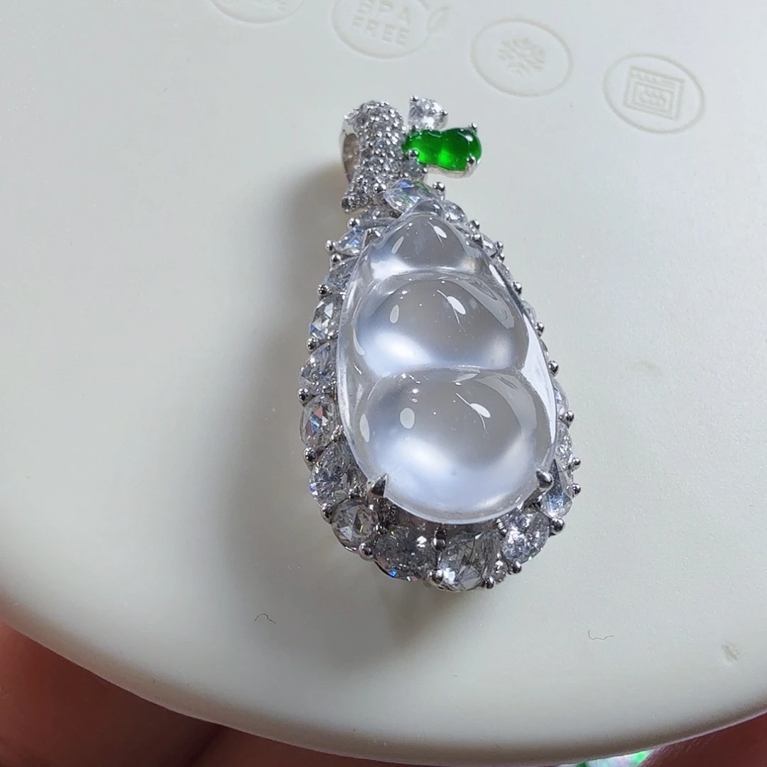 翡翠18K金镶嵌颈饰玻璃豆