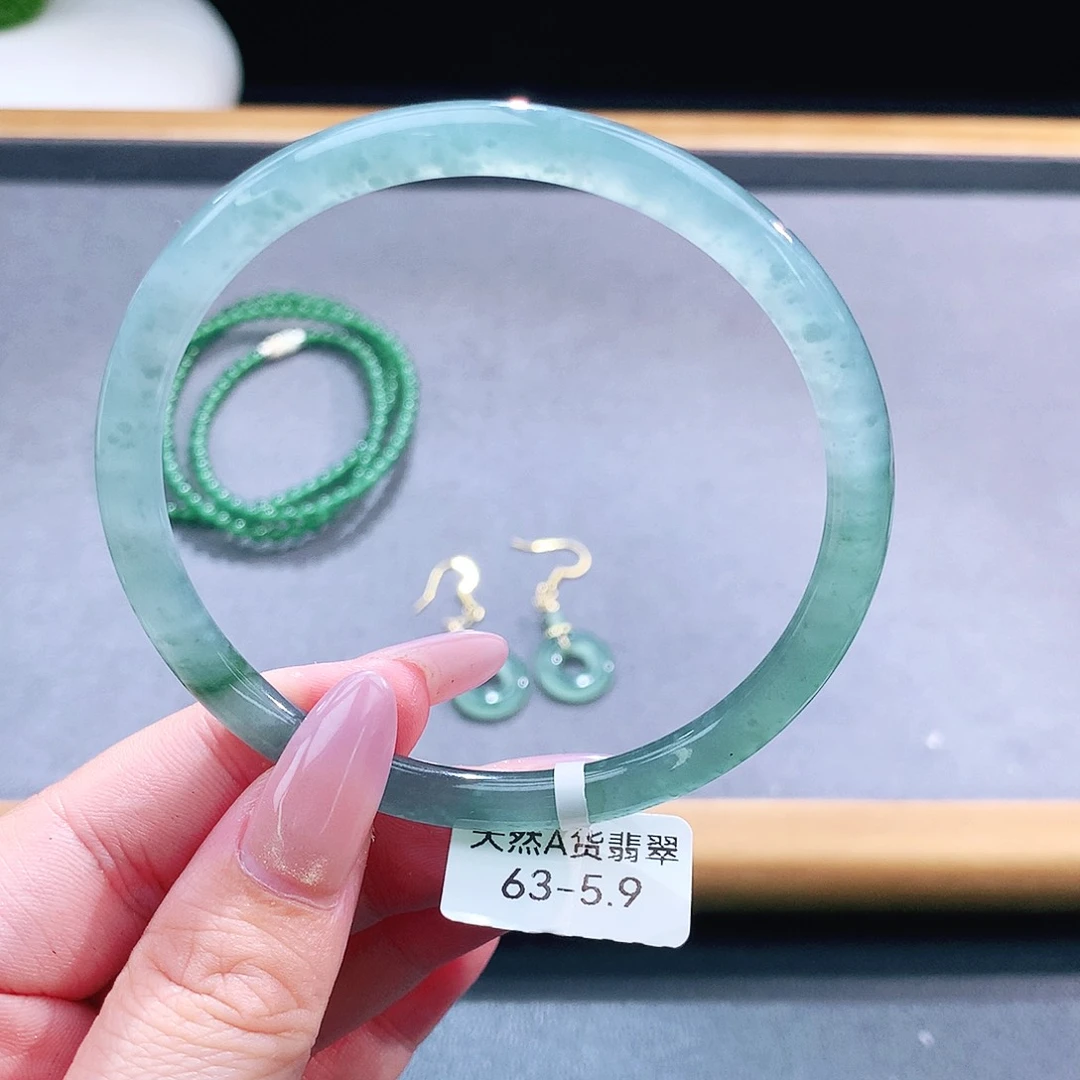 未镶嵌手镯（圆镯）翡翠