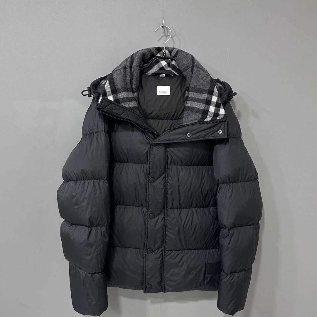 99新 BURBERRY/博柏利 黑色领口格纹小logo羽绒服/87035