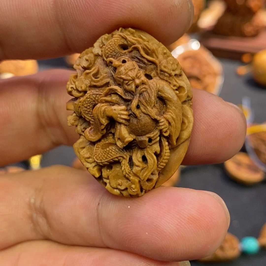 关圣帝君潍坊核雕桃核雕刻