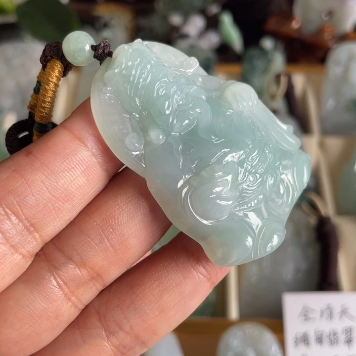 翡翠未镶嵌颈饰玉