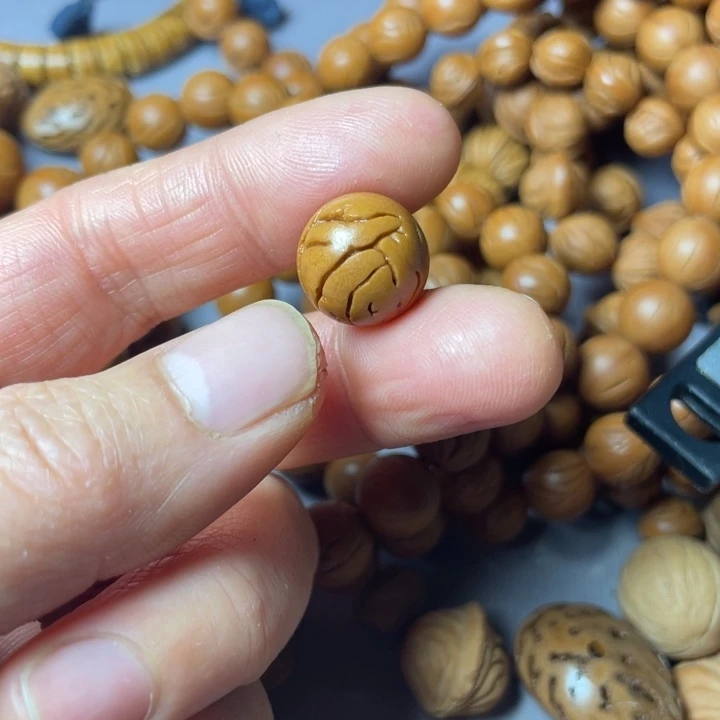 桃核吊坠$**。秦岭龙纹光柱1.3尺20颗打孔