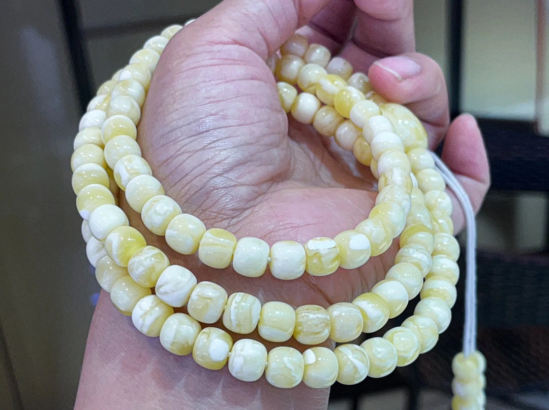 34.06精工白花蜡老型佛珠108 多圈 花纹漂亮 蜡质饱满 7.8*6.8mm