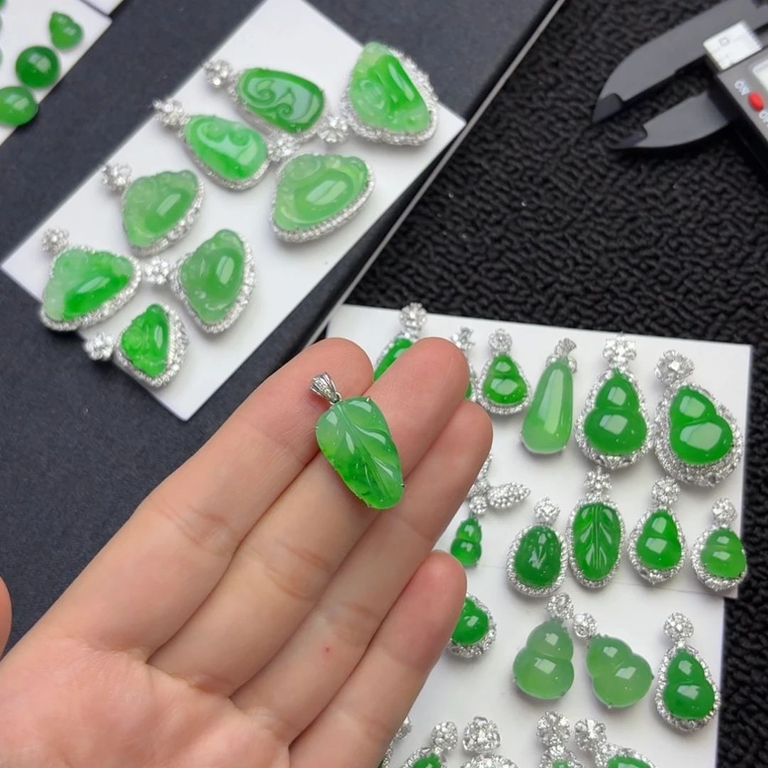 翡翠18K金镶嵌吊坠(不含链)叶子