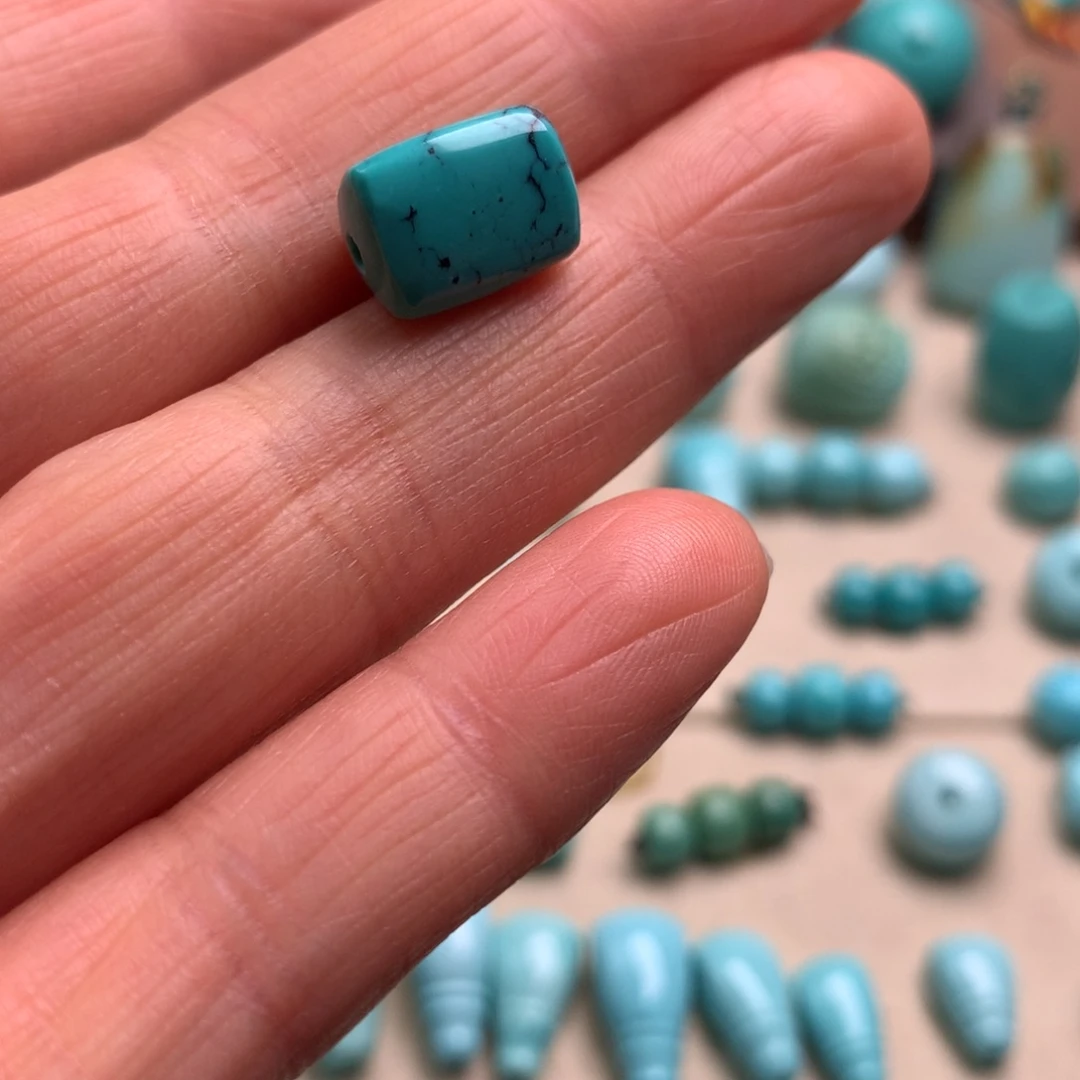 绿松石未镶嵌颈饰