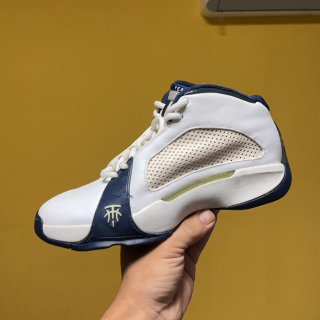 收藏球员周边 OG男鞋 42码 微瑕缺右脚鞋垫 tpu裂全新原盒