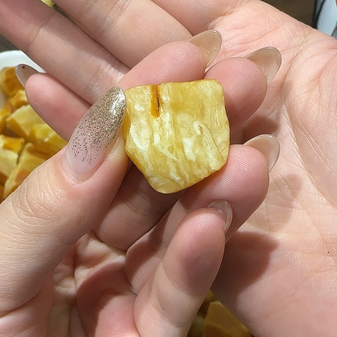 大***飞定制琥珀未镶嵌蜜蜡