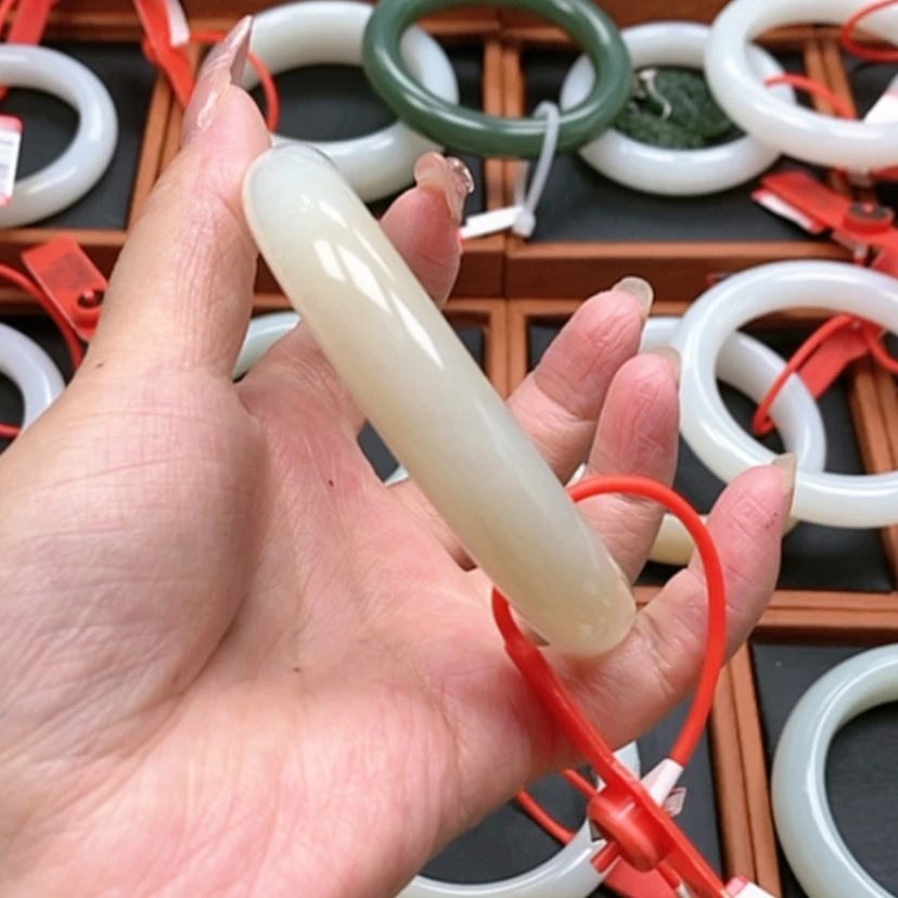 【闪购商品】未镶嵌手镯和田玉