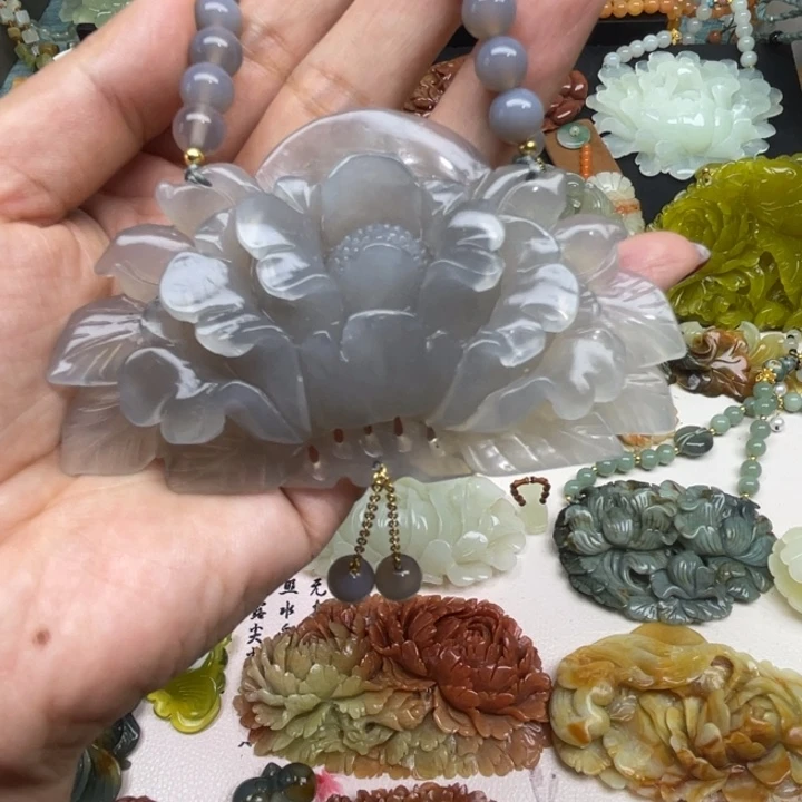 蛇纹石玉未镶嵌颈饰