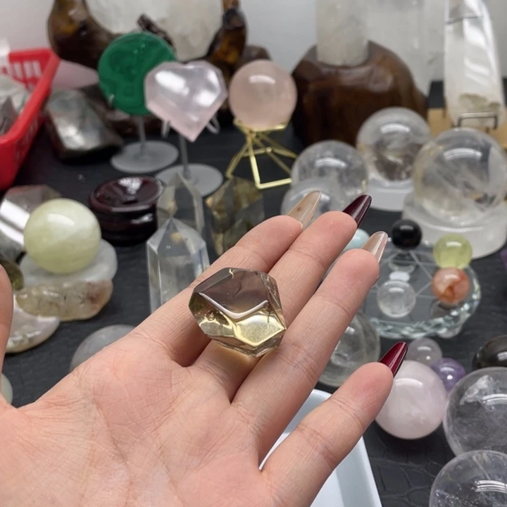 水晶61未镶嵌莱**尔天然水晶