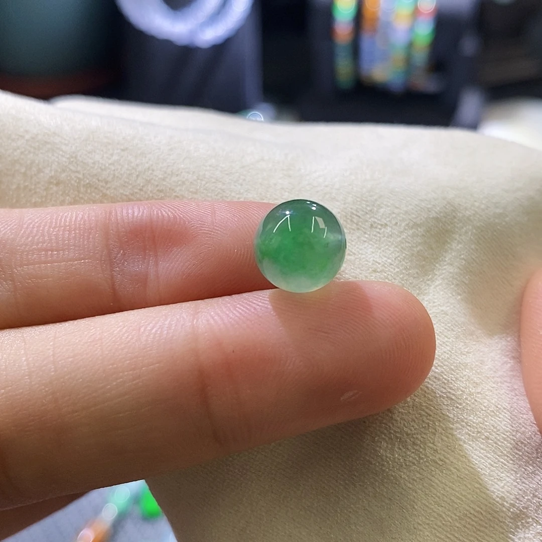 翡翠未镶嵌挂件冰绿单珠