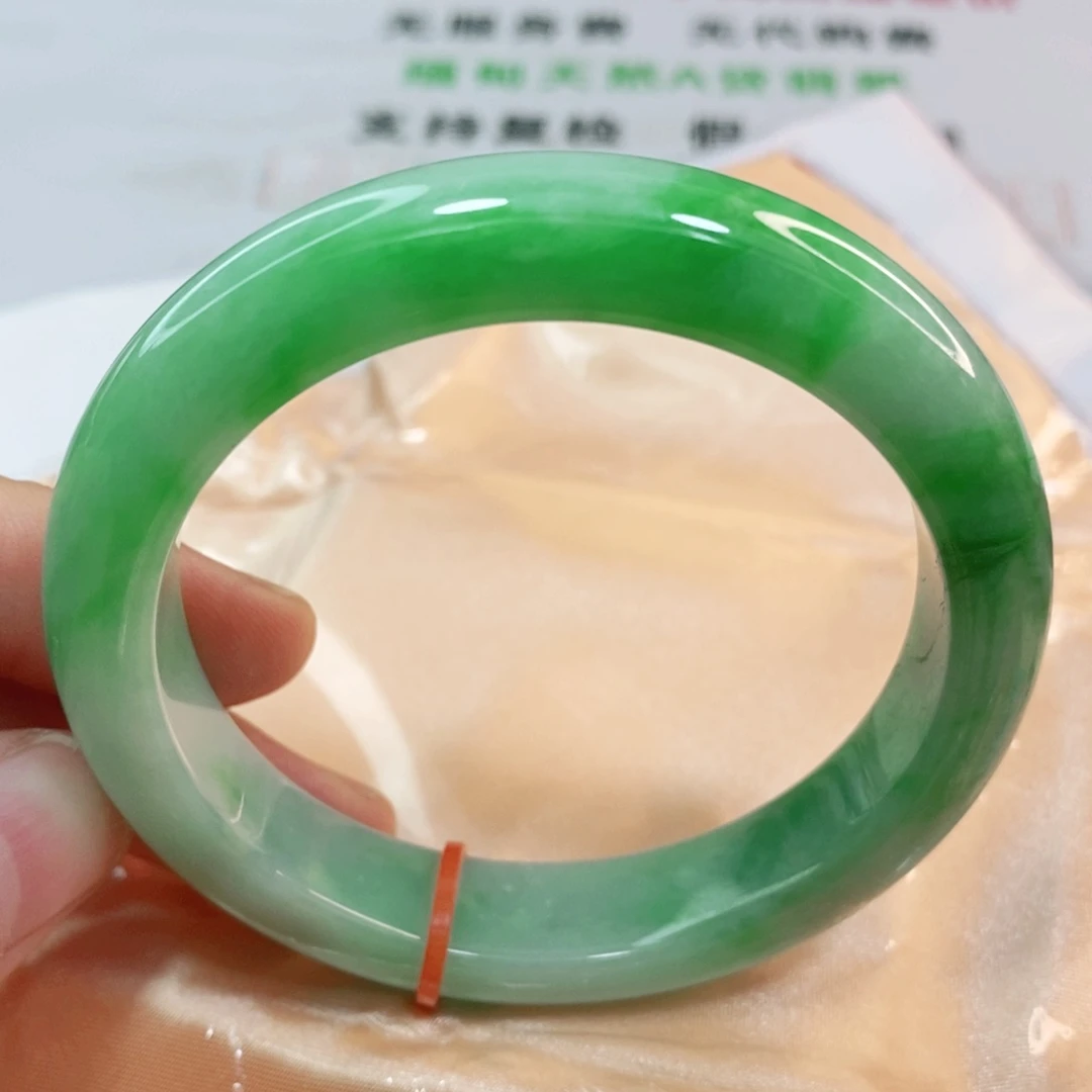 翡翠手镯未镶嵌57.58圈口