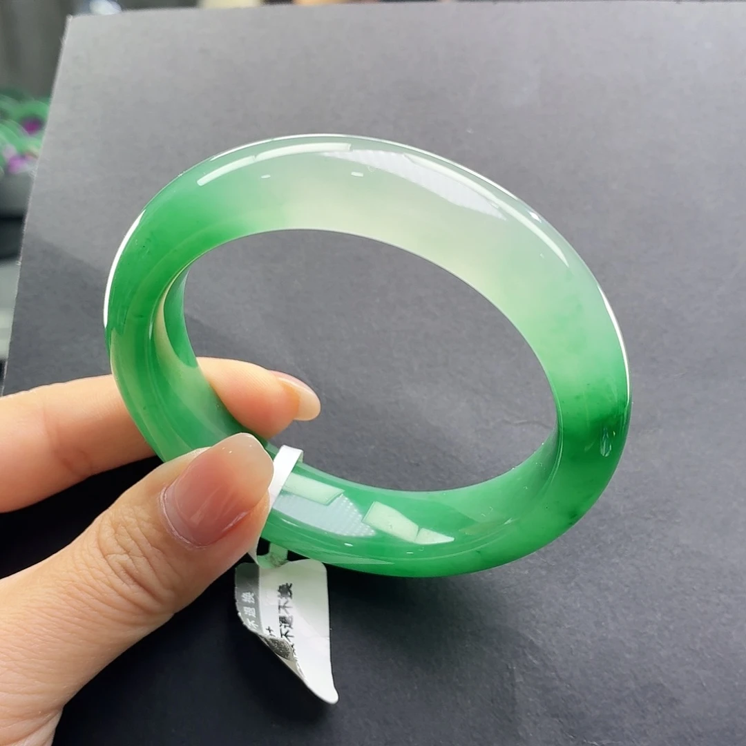 石英质玉未镶嵌手镯 56圈口