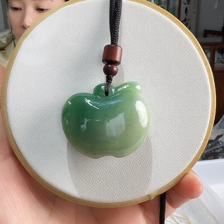 密玉（石英质玉）未镶嵌颈饰