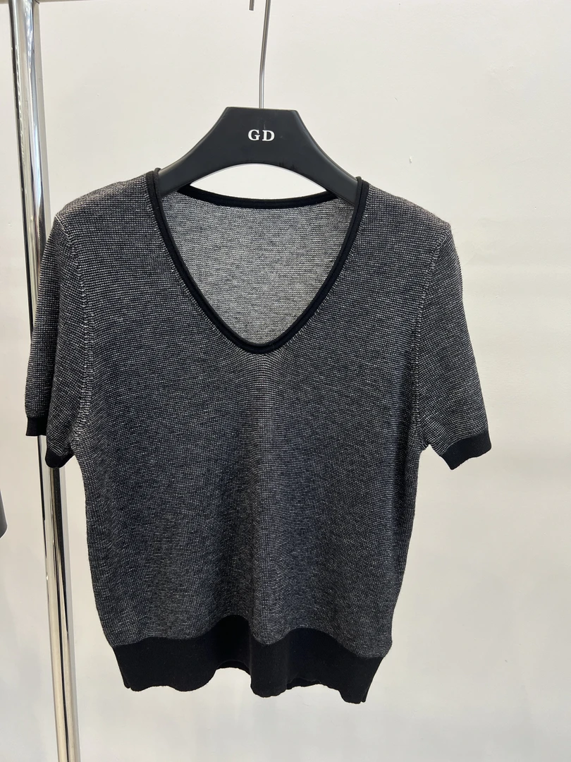 萍姐家2025新款百搭V领美丽诺羊毛短袖针织衫CY66189