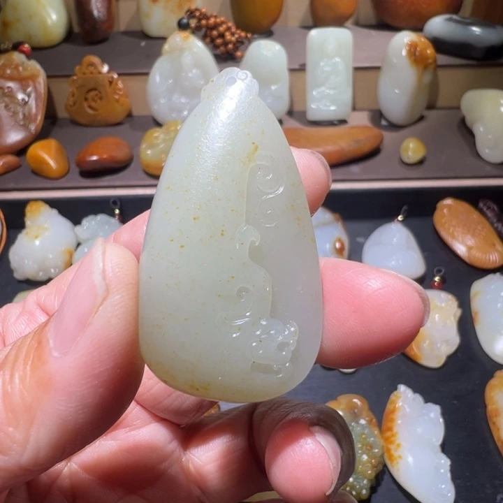 凯***和田玉未镶嵌颈饰