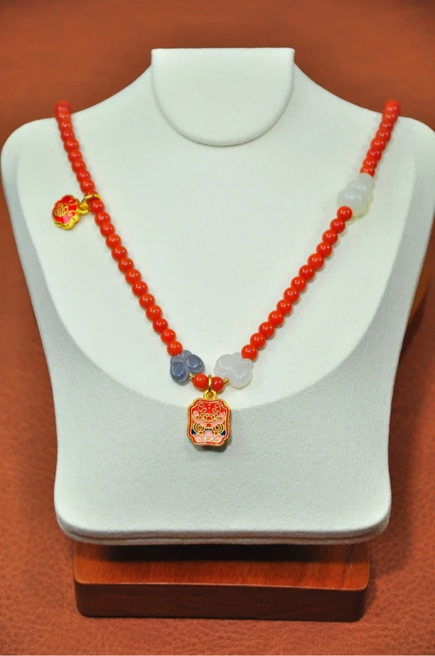 卡5南红柿子红四圈女款手串，可做单圈项链135颗。k金珠和田玉配饰。