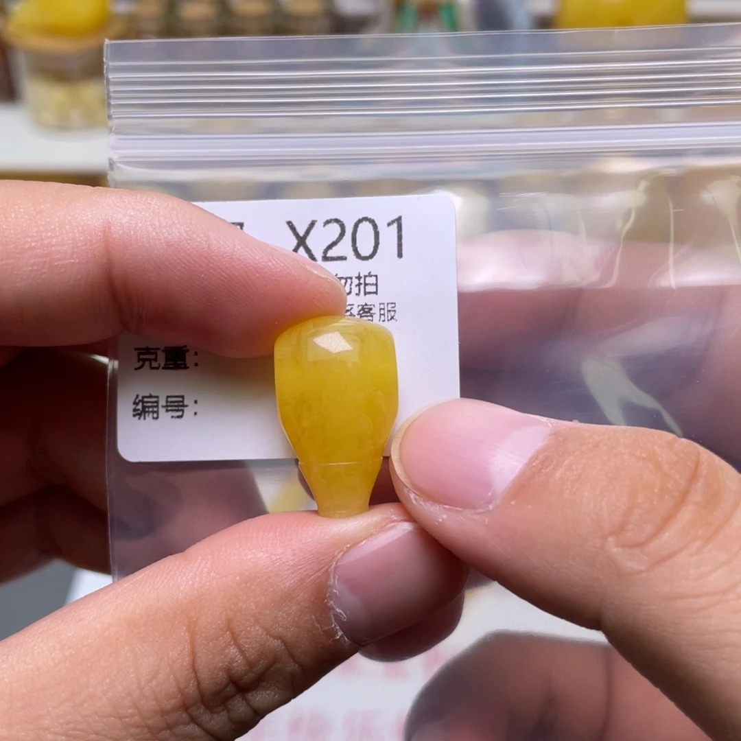 琥珀珠宝奇石未镶嵌