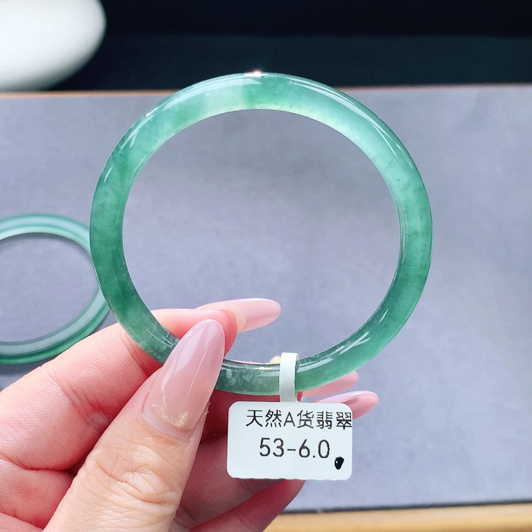 未镶嵌手镯（圆镯）翡翠