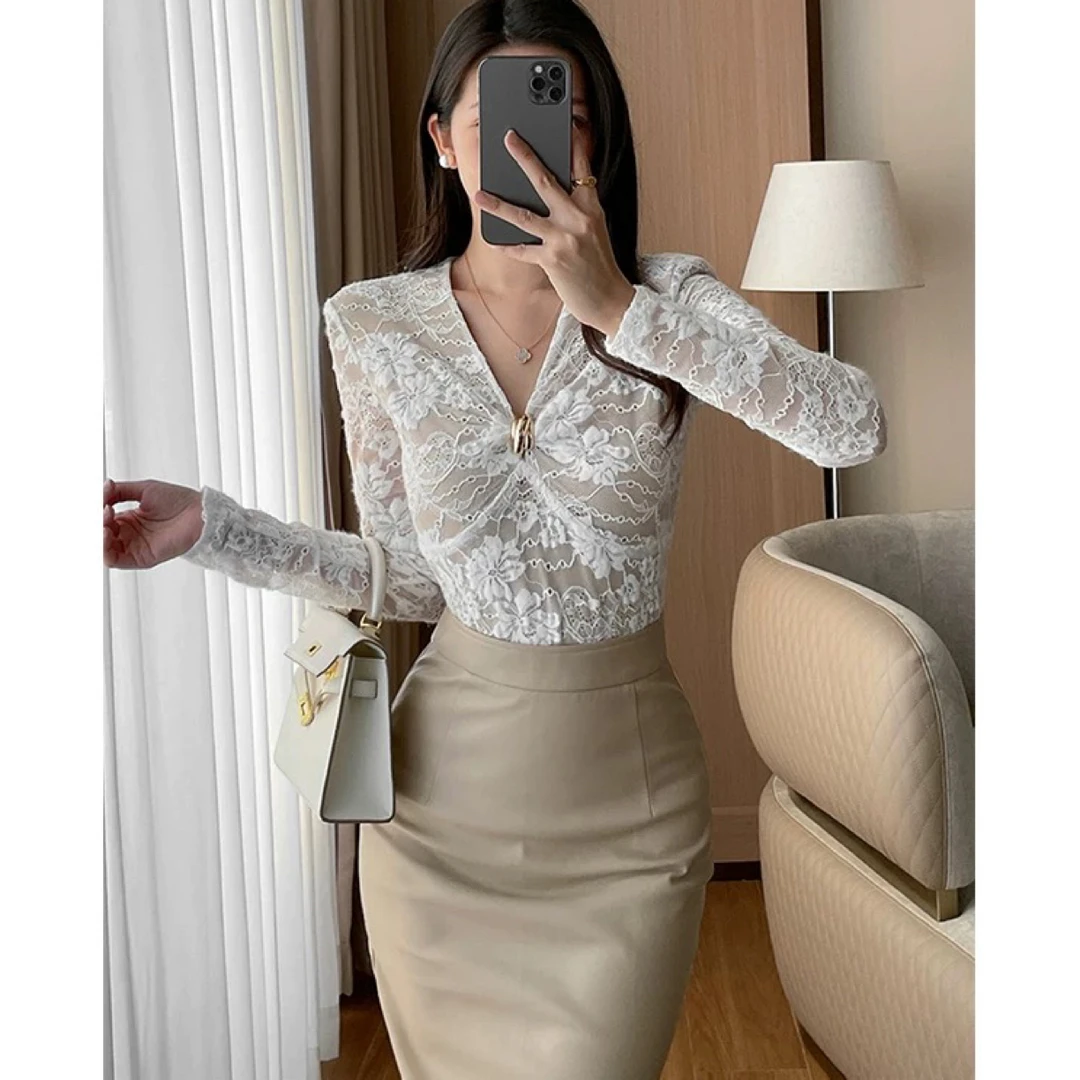 秋冬加绒定制修身V领金扣纽结蕾丝长袖加绒打底衫轻熟气质