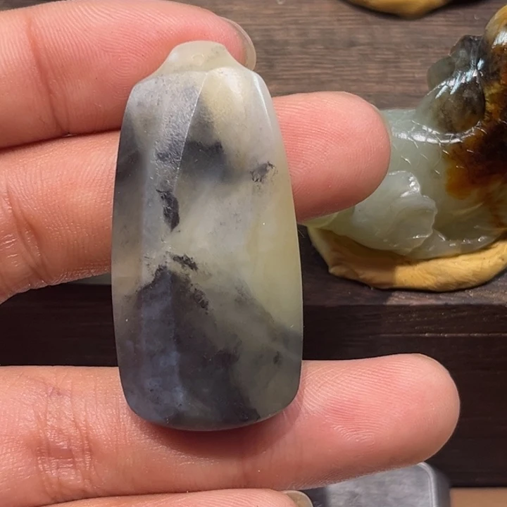 和田玉未镶嵌珠宝半成品