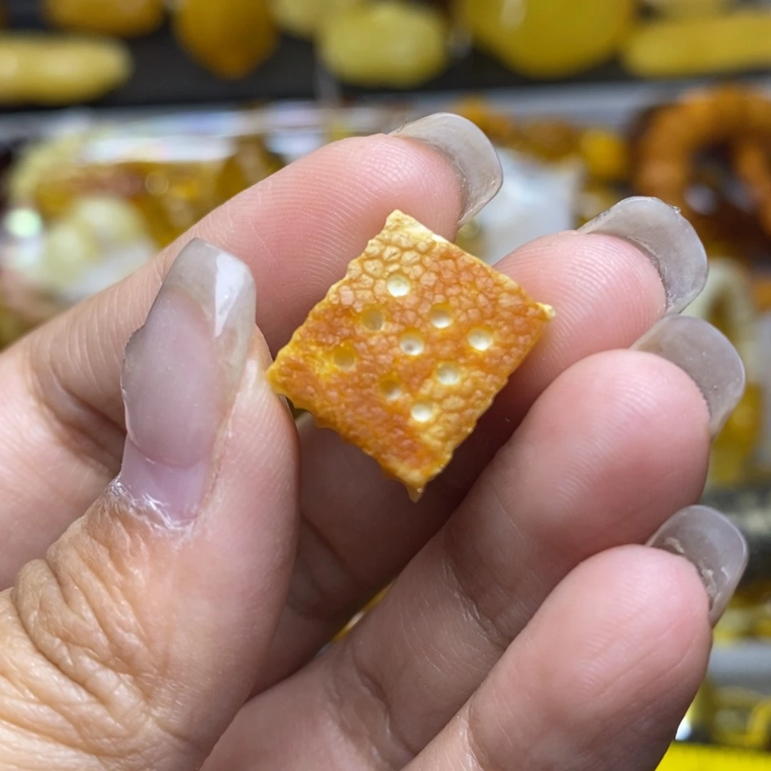 未镶嵌琥珀珠宝奇石