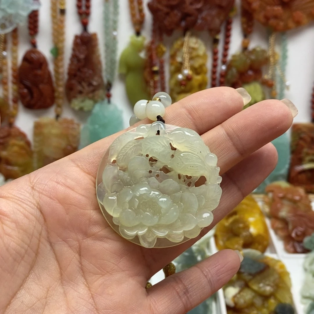 蛇纹石玉未镶嵌颈饰
