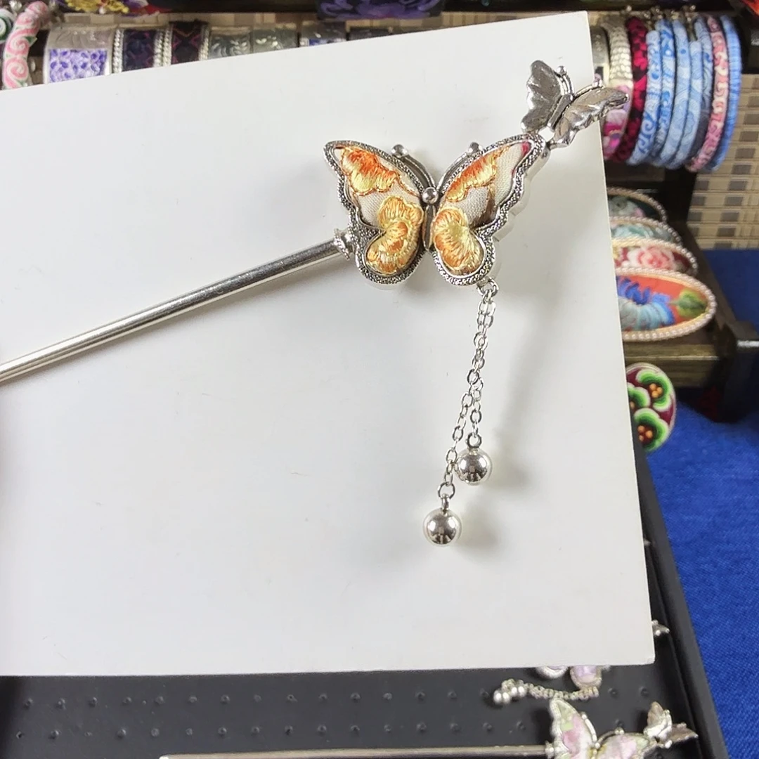 传承非遗刺绣饰品16