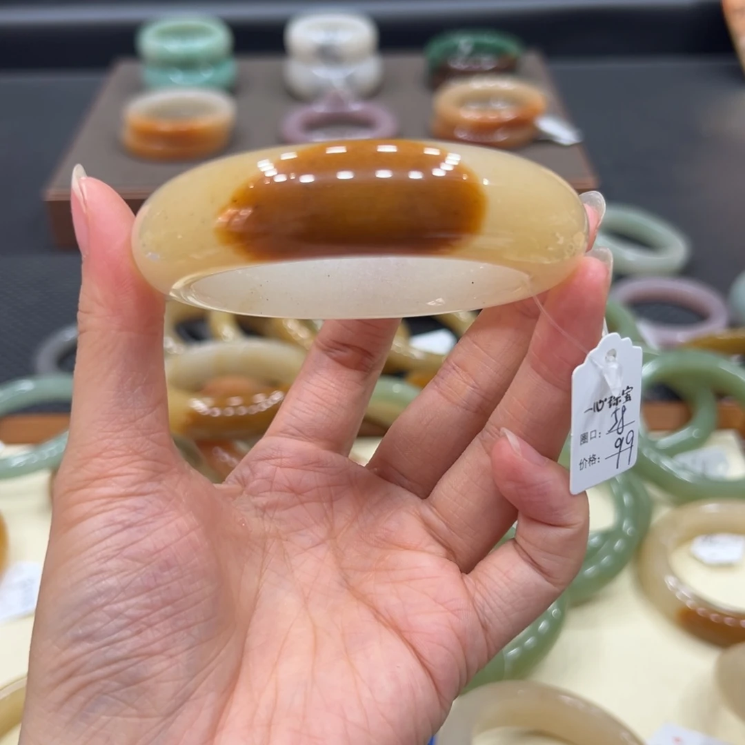 石英质玉手镯未镶嵌爱****子