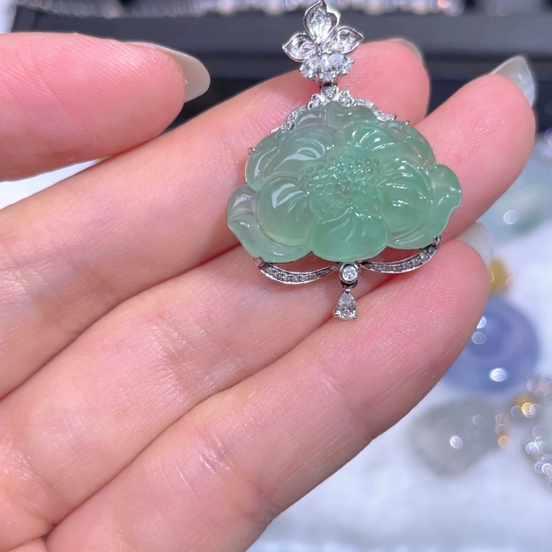 颈饰18K金镶嵌翡翠翡翠