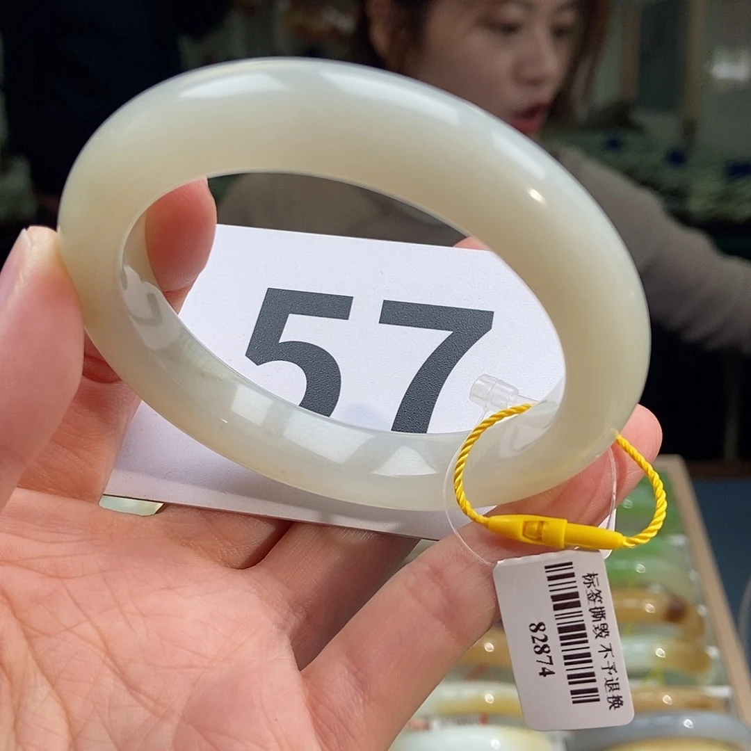 和田玉手镯未镶嵌纹