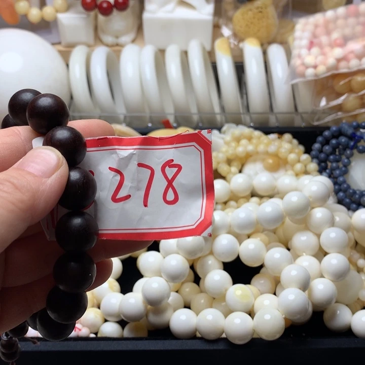 大果紫檀（缅甸花梨）278。1.55加点黄14颗
