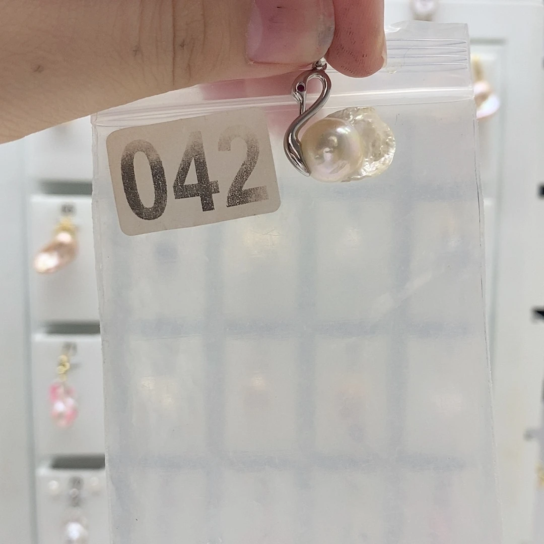 淡水珍珠颈饰合金