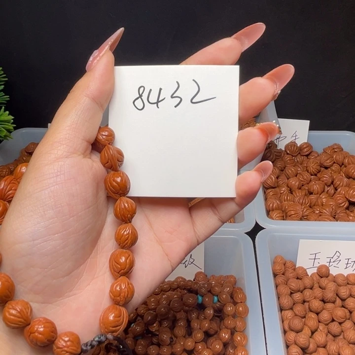 文玩核桃吊坠小龙纹卡10左右22颗成品