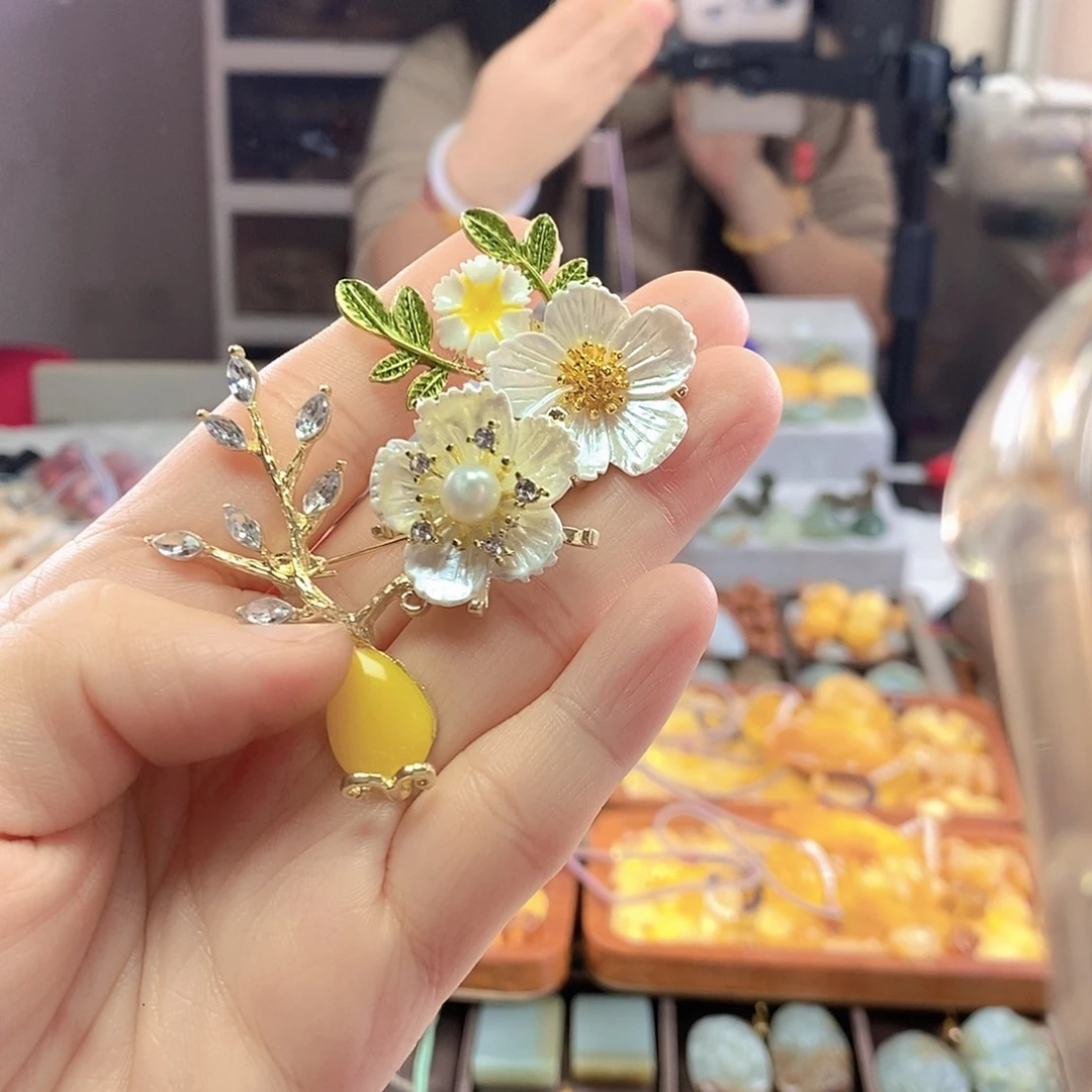胸饰淡水珍珠合金
