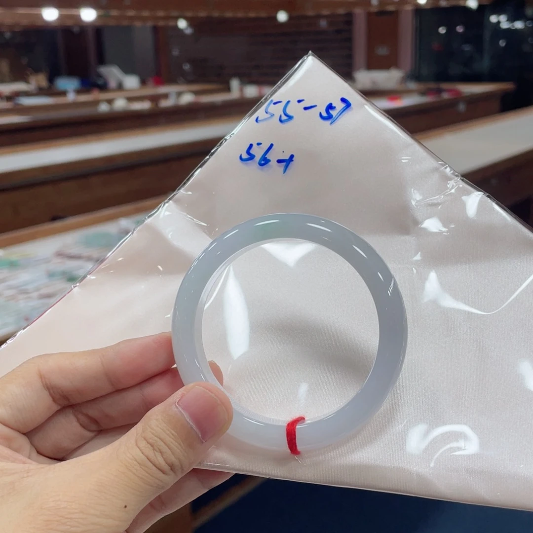 翡翠手镯未镶嵌福利默认有包容