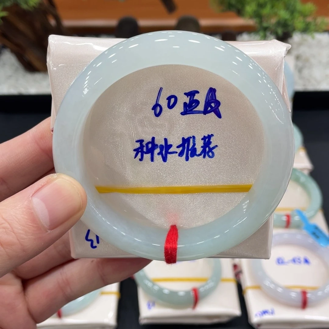 未镶嵌手镯翡翠翡翠