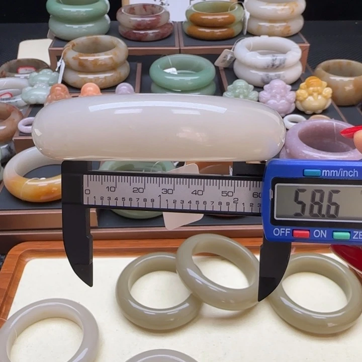 石英岩玉未镶嵌手镯