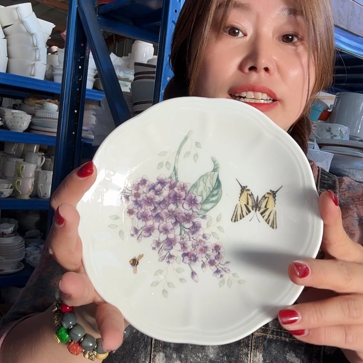 象牙白瓷16.5厘米蝴蝶碟子不挑花色微瑕