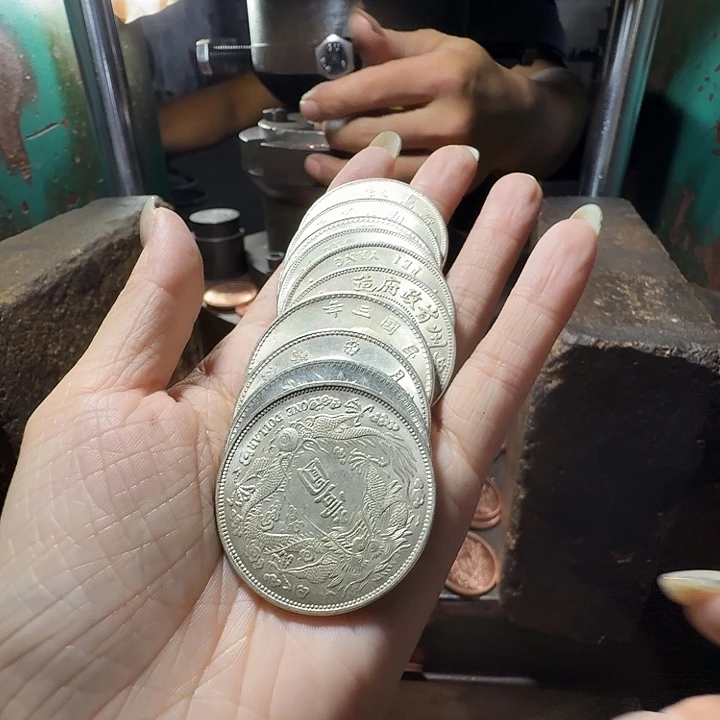 铜是个随机发。白铜镀银