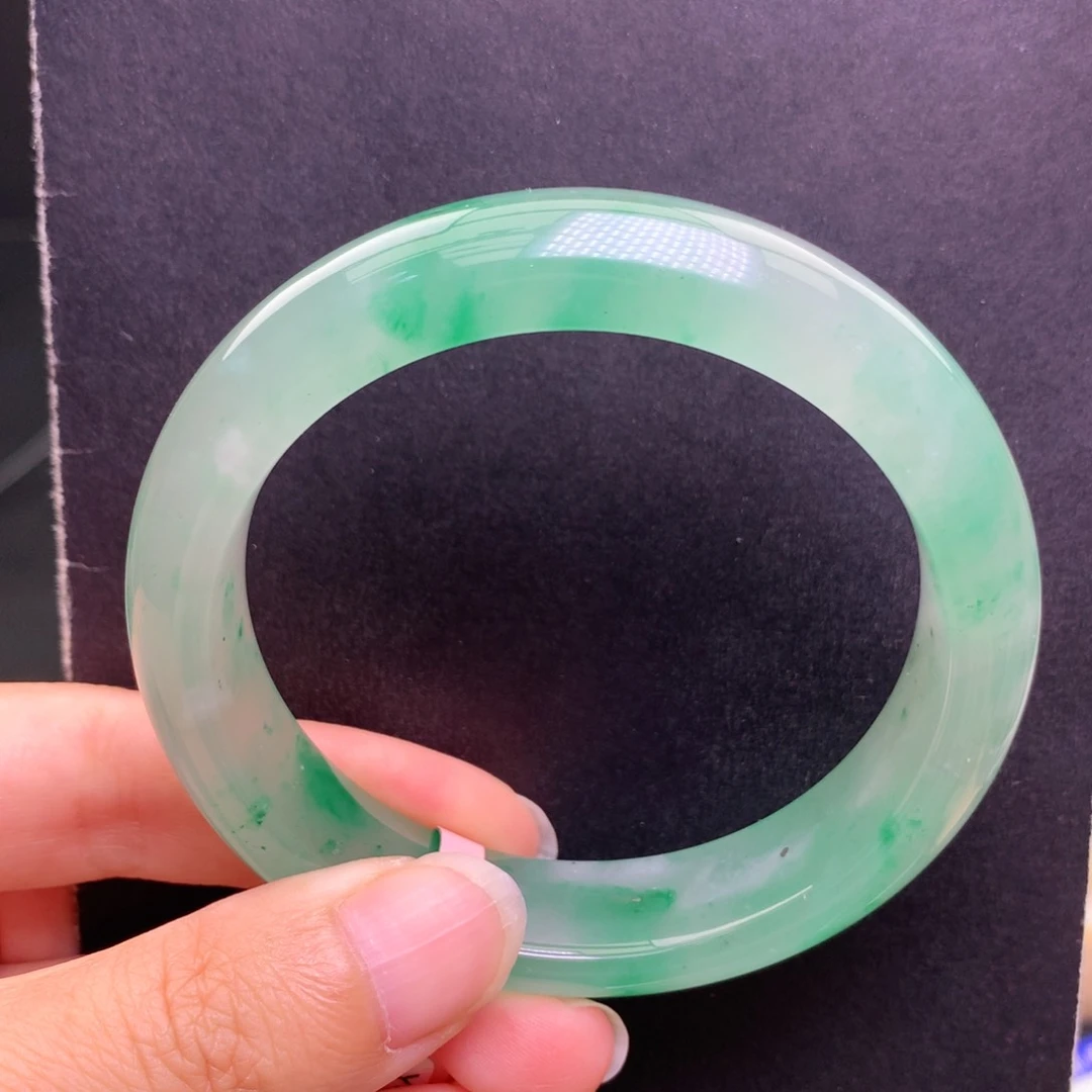 未镶嵌手镯石英质玉