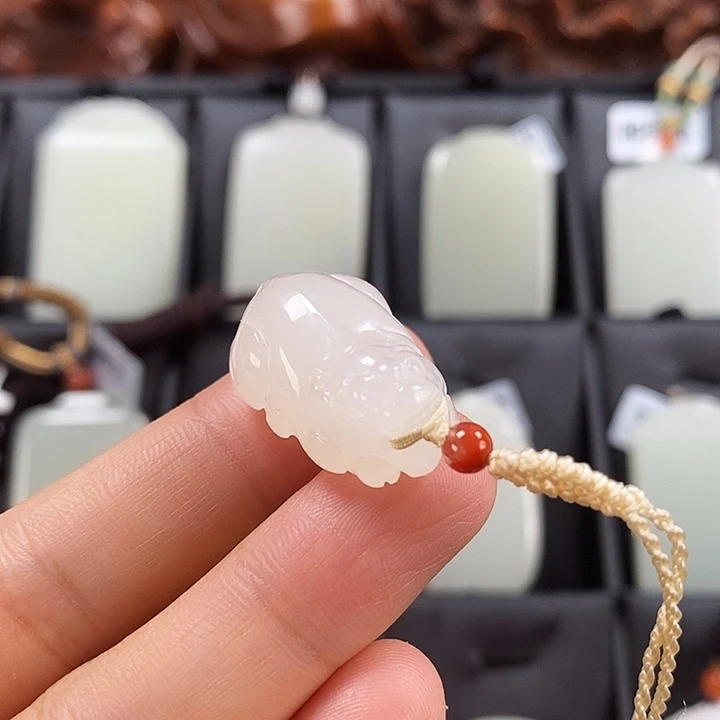 颈饰未镶嵌和田玉貔貅