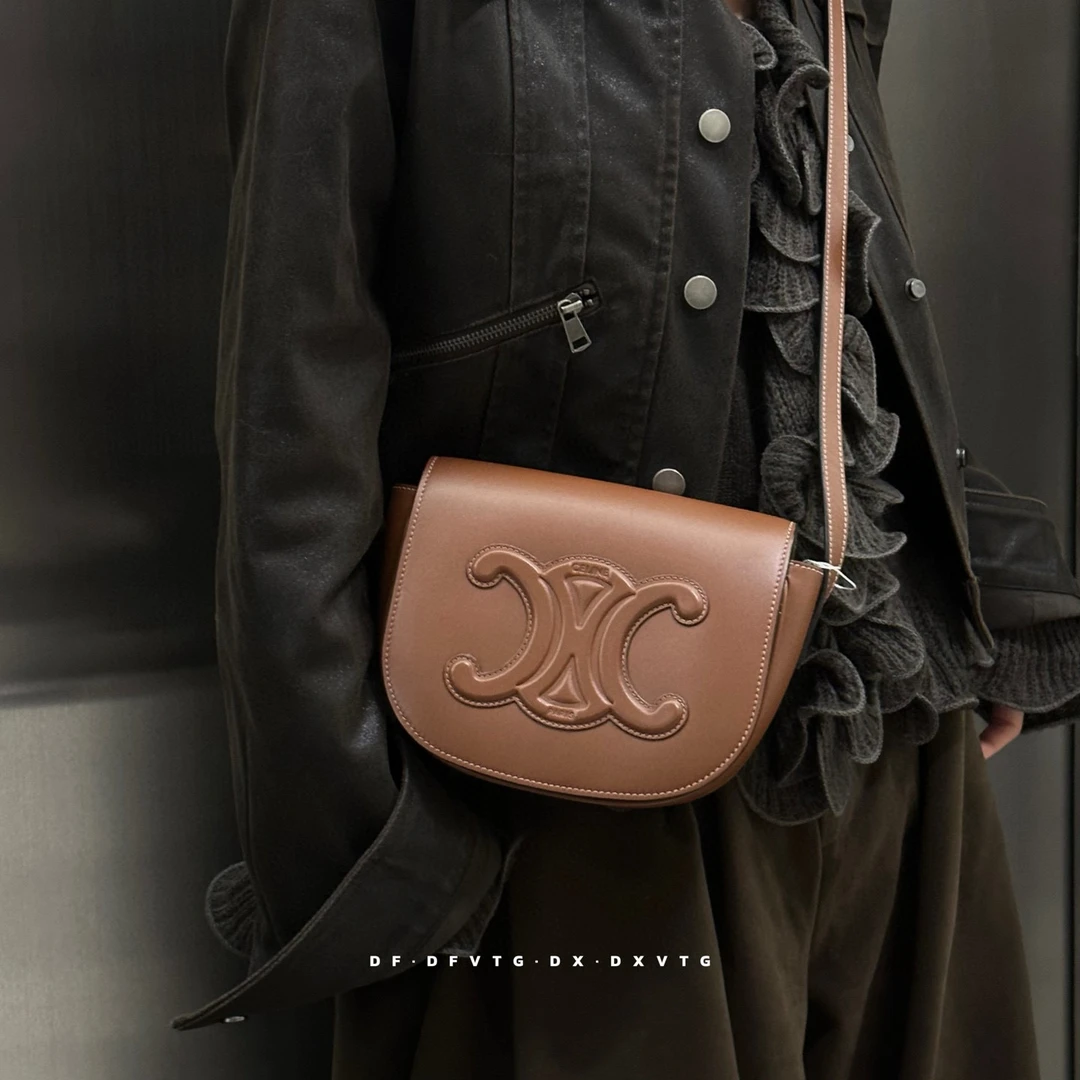 95新 Celine/思琳 celine 棕色凯旋门斜挎包K