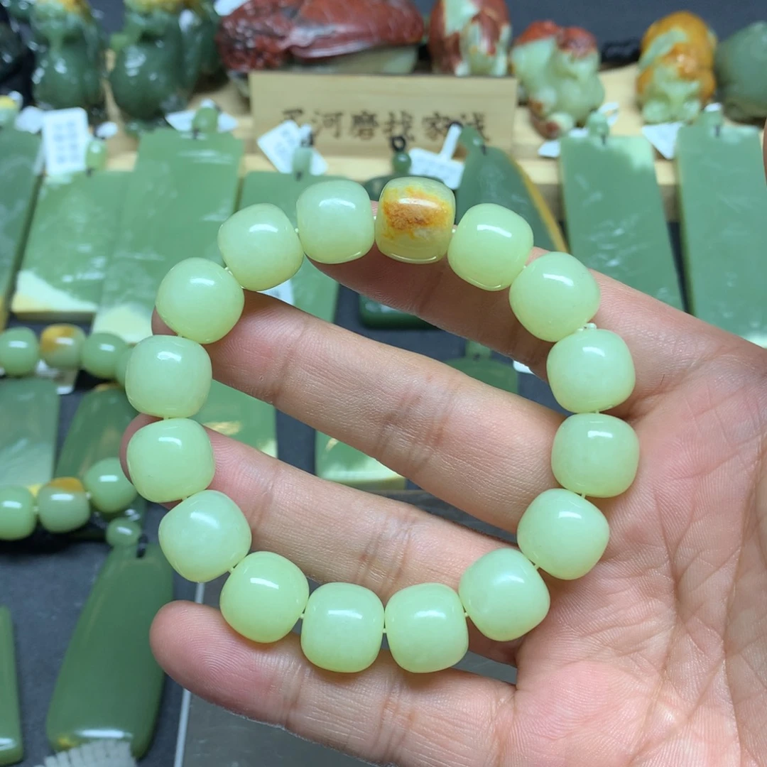 岫岩河磨玉（透闪石质玉）手链未镶嵌奇**哥