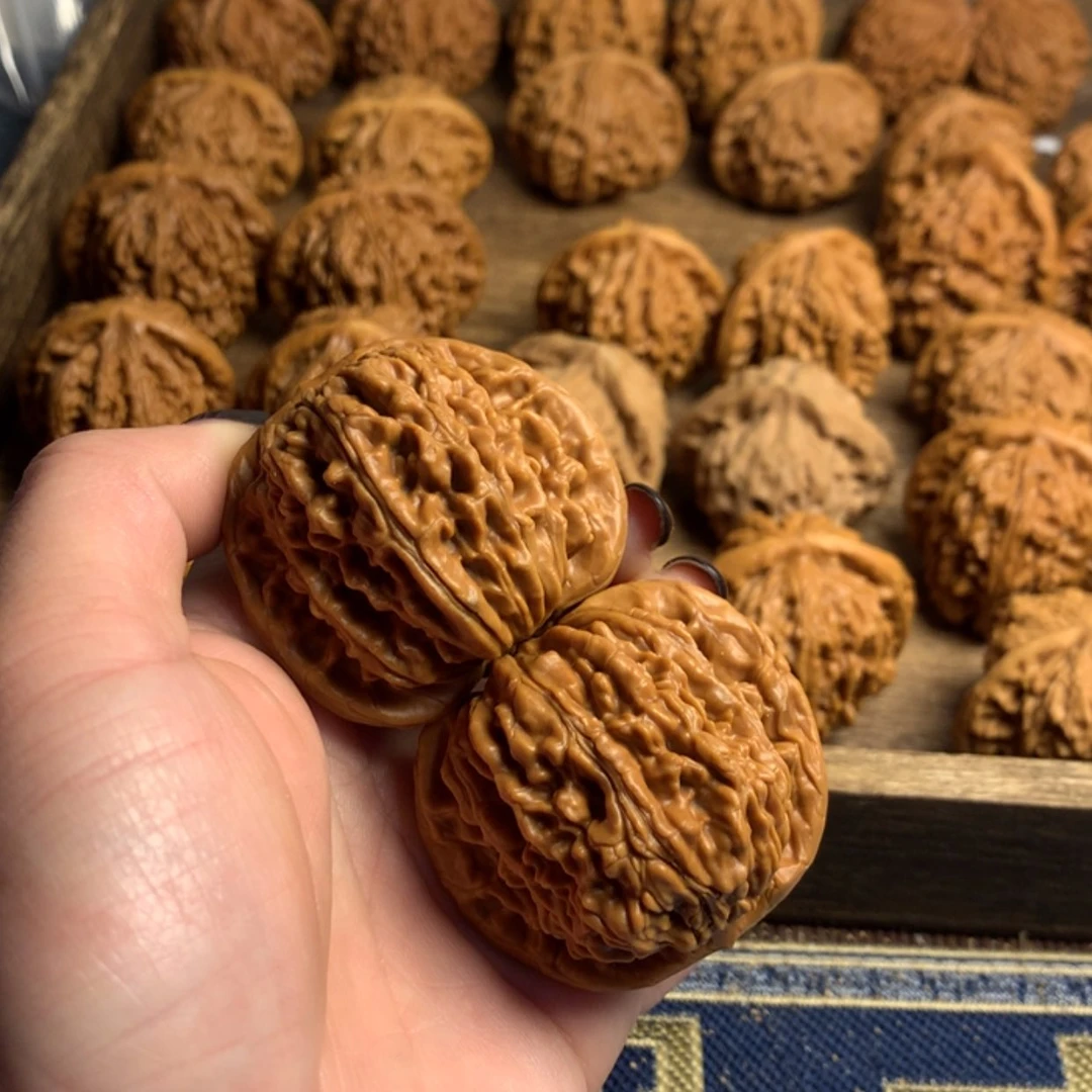 【闪购商品】文玩核桃吊坠驚*悍高楼阴皮