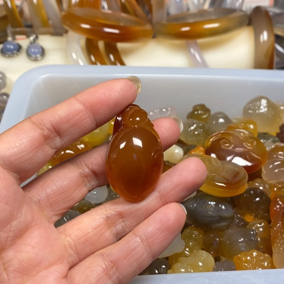 叶***紫玛瑙/玉髓未镶嵌玛瑙吊坠