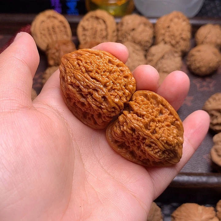 张***六文玩核桃吊坠南疆石34尺回血