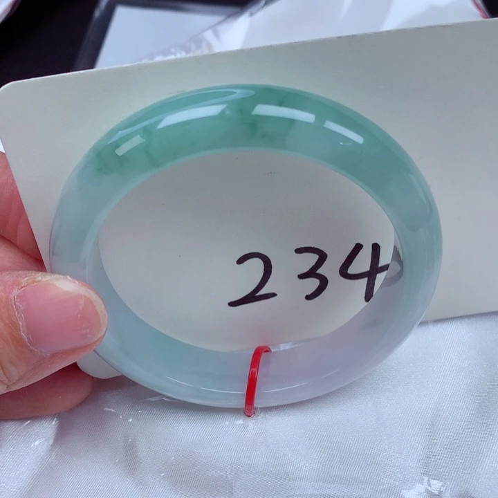 翡翠手镯未镶嵌翡翠