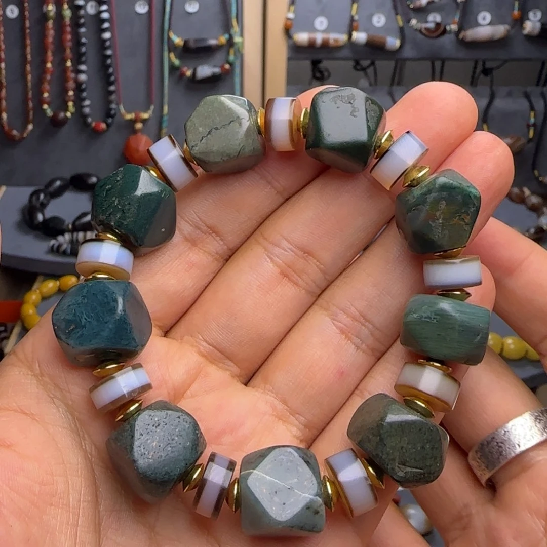 未镶嵌单石英质玉